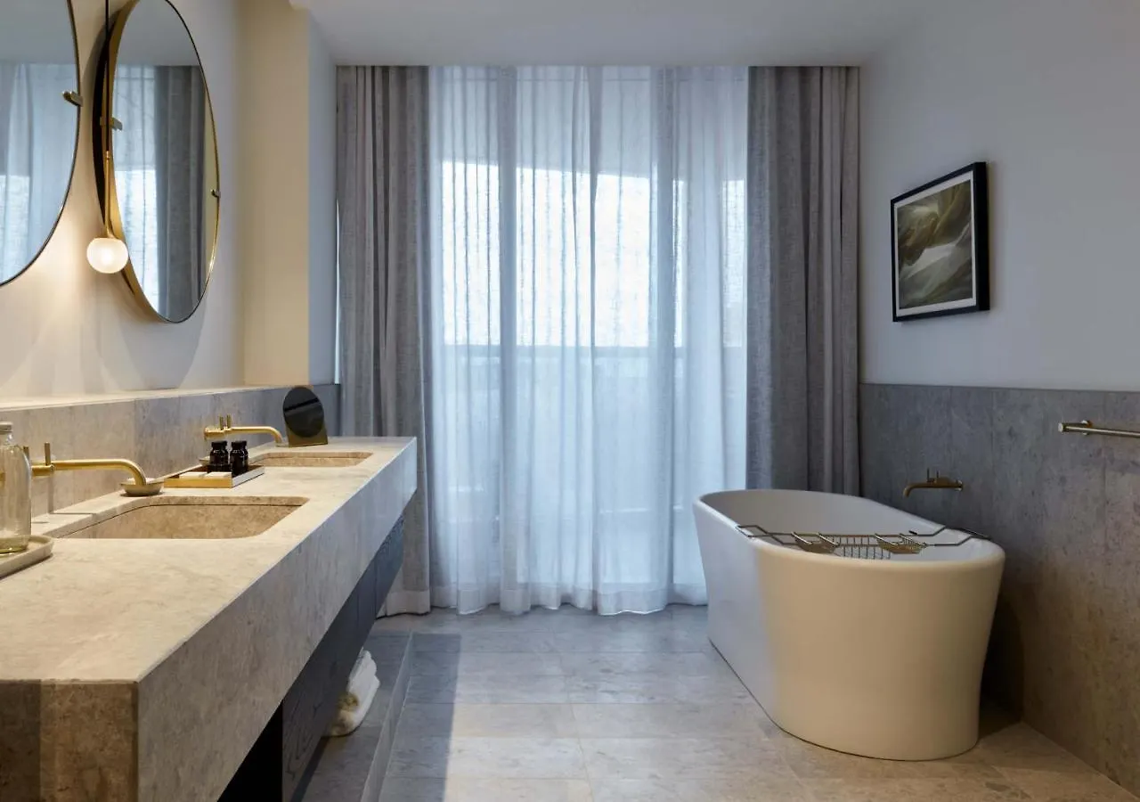 ***** Hotel Eos By Skycity Adelaide Australia