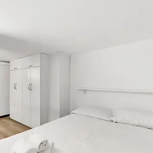 Loft Daiquiri Nel Centro Di Milano, Via Sottocorno, Porta Vittoria , Milan Italy